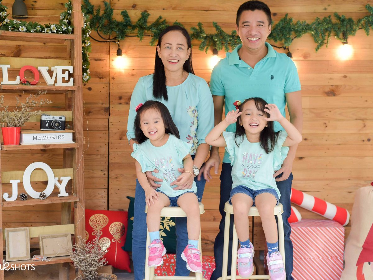 Family Christmas Photoshoot |&nbsp;Cavite