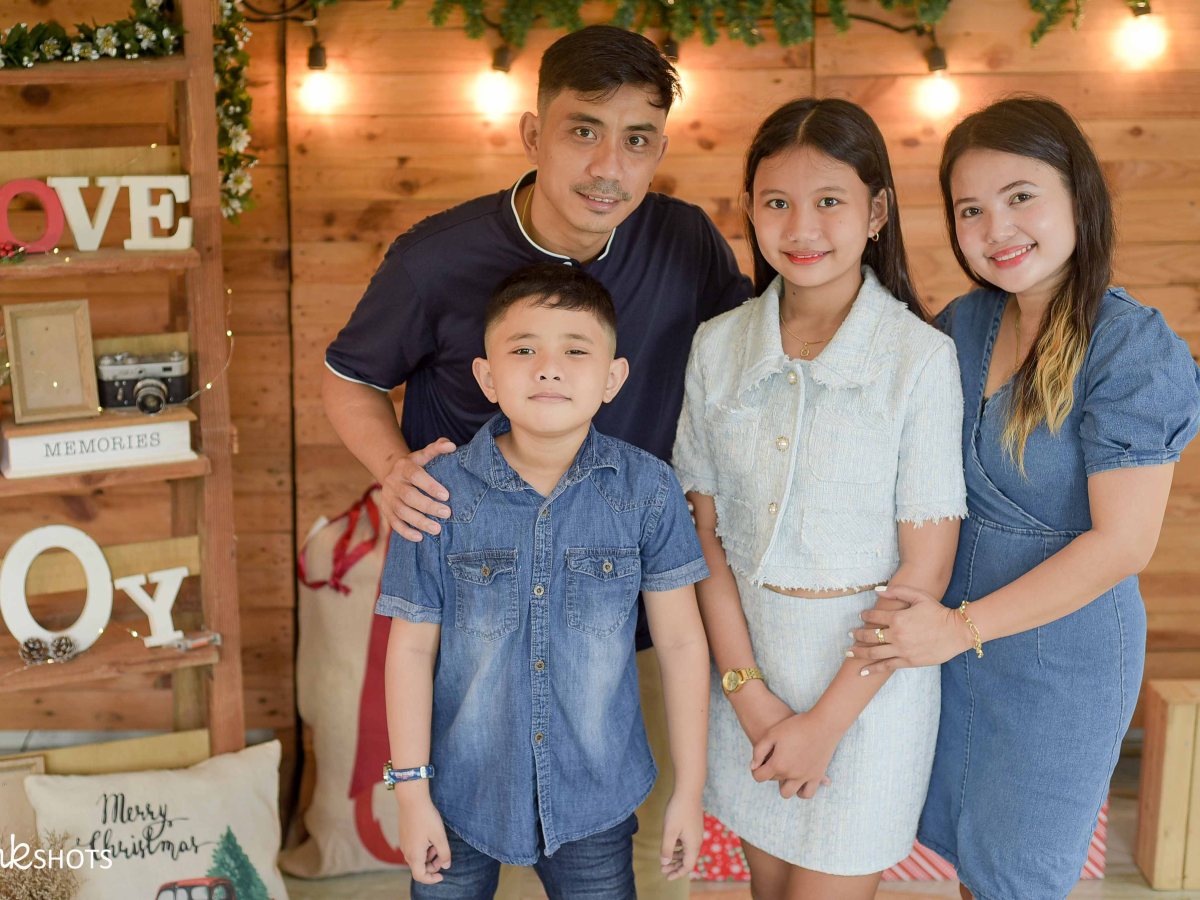 Family Pictorial Christmas Session – Winkshots&nbsp;Studio